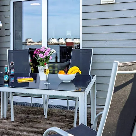 別荘 Ferienhaus-am-meer-by-seeblick-ferien-oro-direkte-wasserlage-sauna-kamin オルペニッツ
