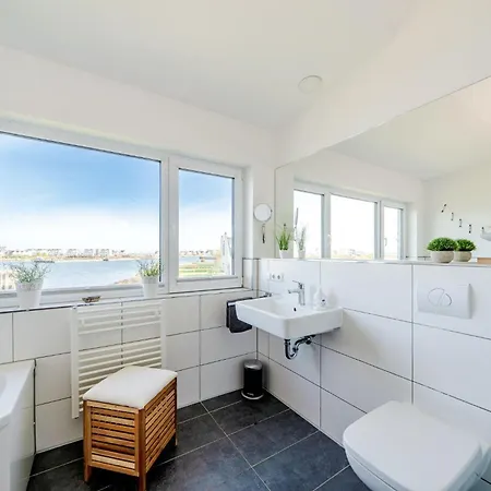 Ferienhaus-am-meer-by-seeblick-ferien-oro-direkte-wasserlage-sauna-kamin