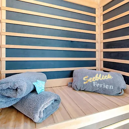Ferienhaus-am-meer-by-seeblick-ferien-oro-direkte-wasserlage-sauna-kamin 別荘 *