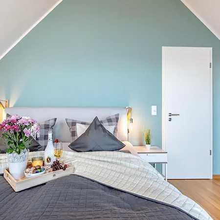 Ferienhaus-am-meer-by-seeblick-ferien-oro-direkte-wasserlage-sauna-kamin *
