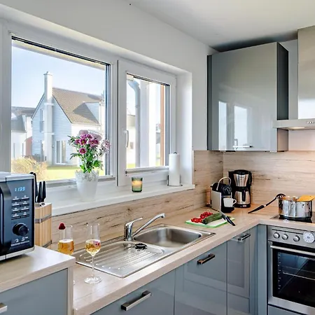 Ferienhaus-am-meer-by-seeblick-ferien-oro-direkte-wasserlage-sauna-kamin * Olpenitz